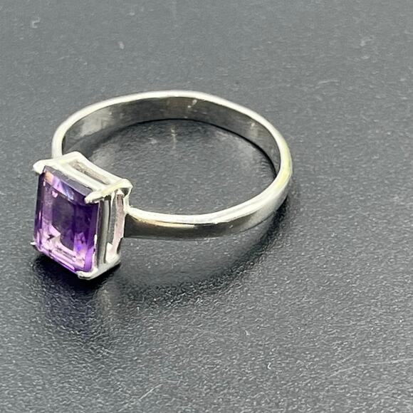 Sterling Silver Natural Emerald Cut Purple Amethyst Solitaire Ring Size 8.25 - Picture 8 of 12